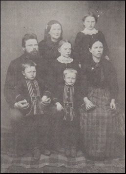Niðjatal Guðrúnar og Hjálmars # 73826